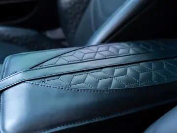 ASTON MARTIN DBS Superleggera 360  Camera B&O