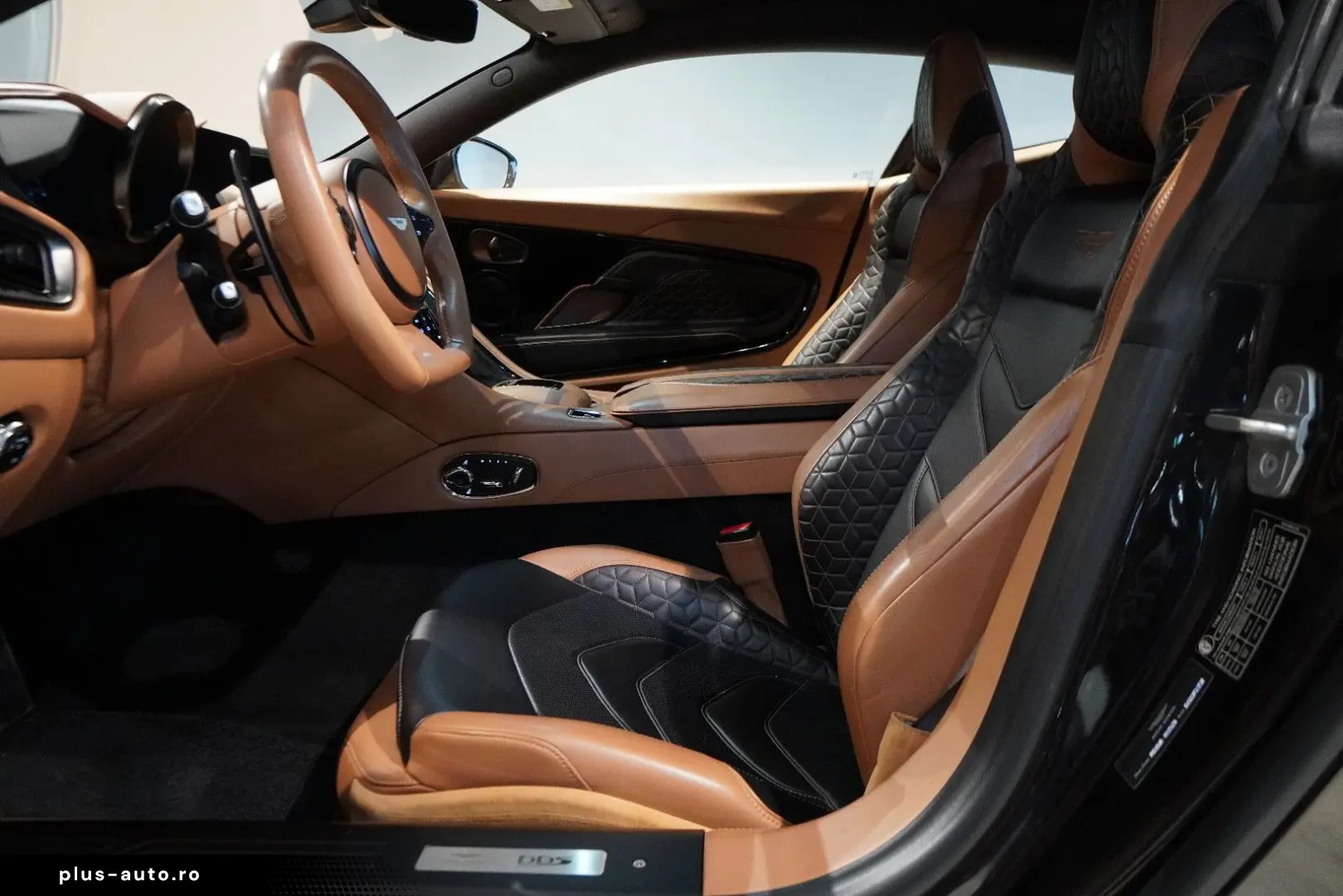 ASTON MARTIN DBS Superleggera V12 Carbon