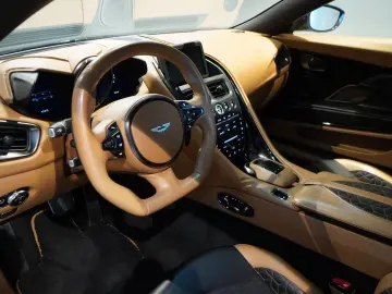 ASTON MARTIN DBS Superleggera V12 Carbon