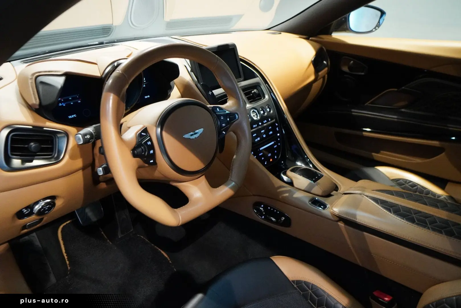 ASTON MARTIN DBS Superleggera V12 Carbon