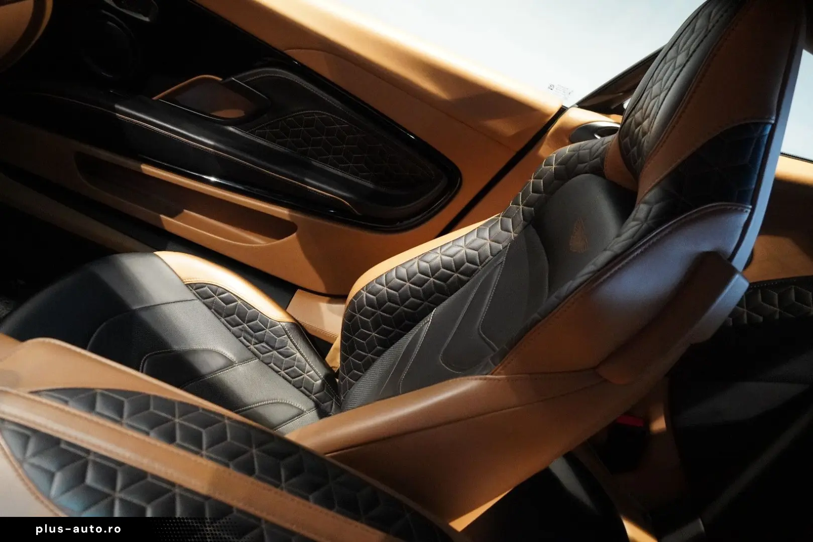 ASTON MARTIN DBS Superleggera V12 Carbon