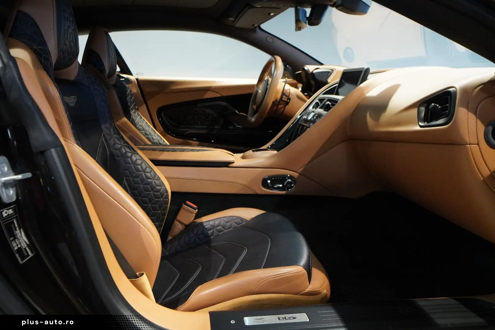 ASTON MARTIN DBS Superleggera V12 Carbon