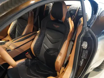 ASTON MARTIN DBS Superleggera V12 Carbon