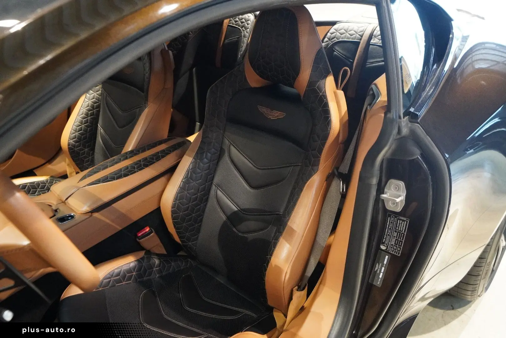 ASTON MARTIN DBS Superleggera V12 Carbon