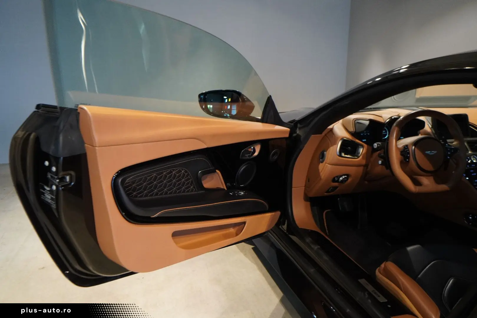 ASTON MARTIN DBS Superleggera V12 Carbon