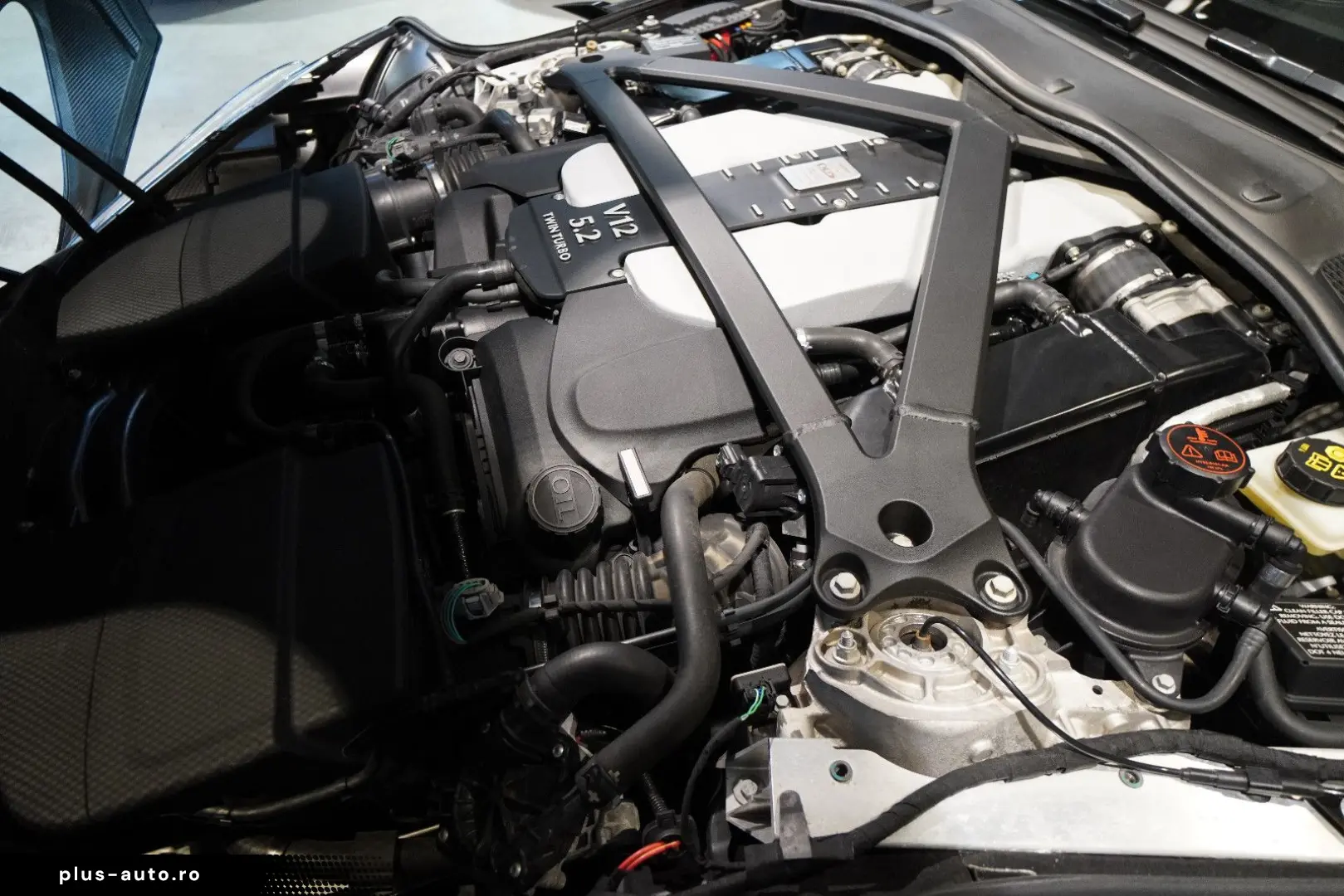 ASTON MARTIN DBS Superleggera V12 Carbon