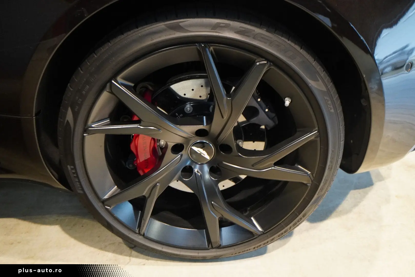 ASTON MARTIN DBS Superleggera V12 Carbon
