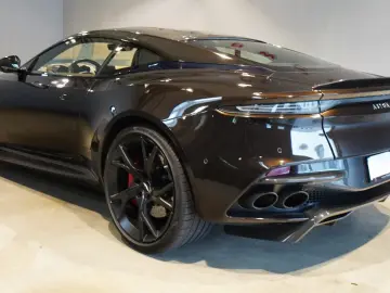 ASTON MARTIN DBS Superleggera V12 Carbon