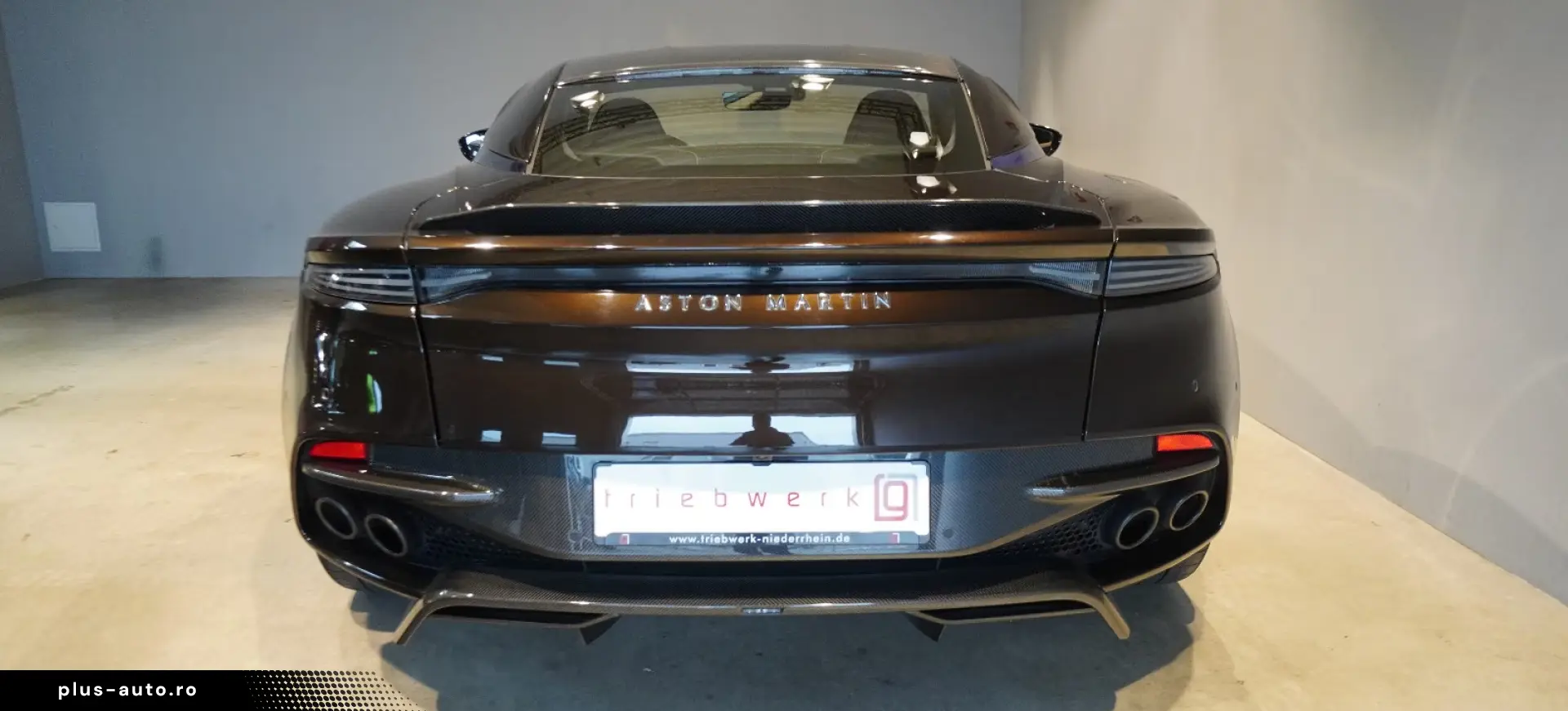 ASTON MARTIN DBS Superleggera V12 Carbon
