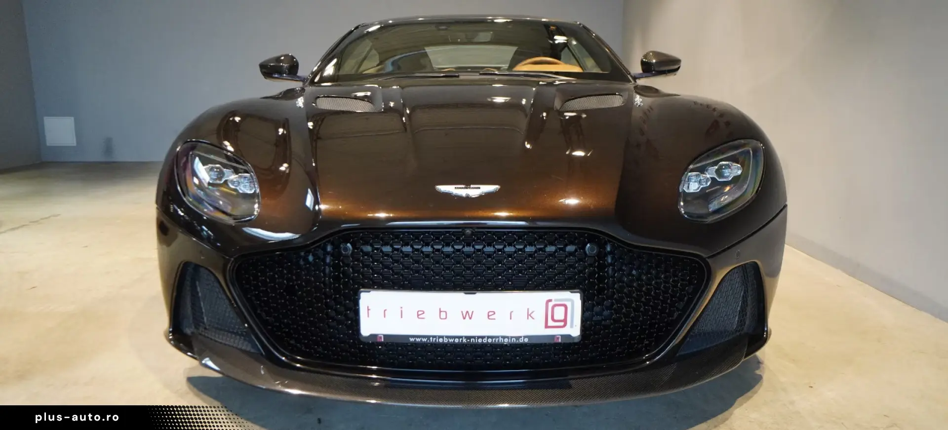 ASTON MARTIN DBS Superleggera V12 Carbon