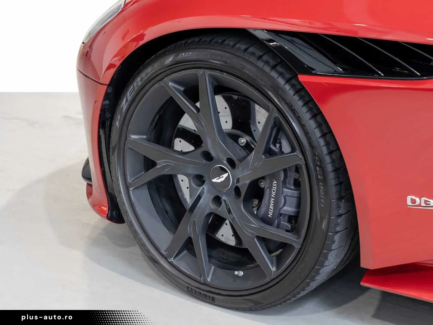 ASTON MARTIN DBS Superleggera Hyper Red