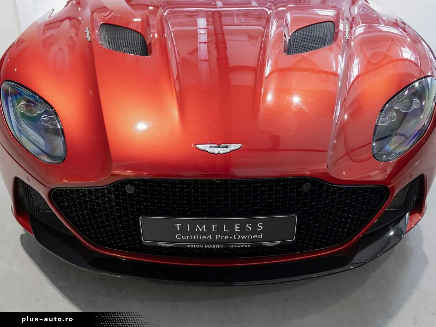 ASTON MARTIN DBS Superleggera Hyper Red