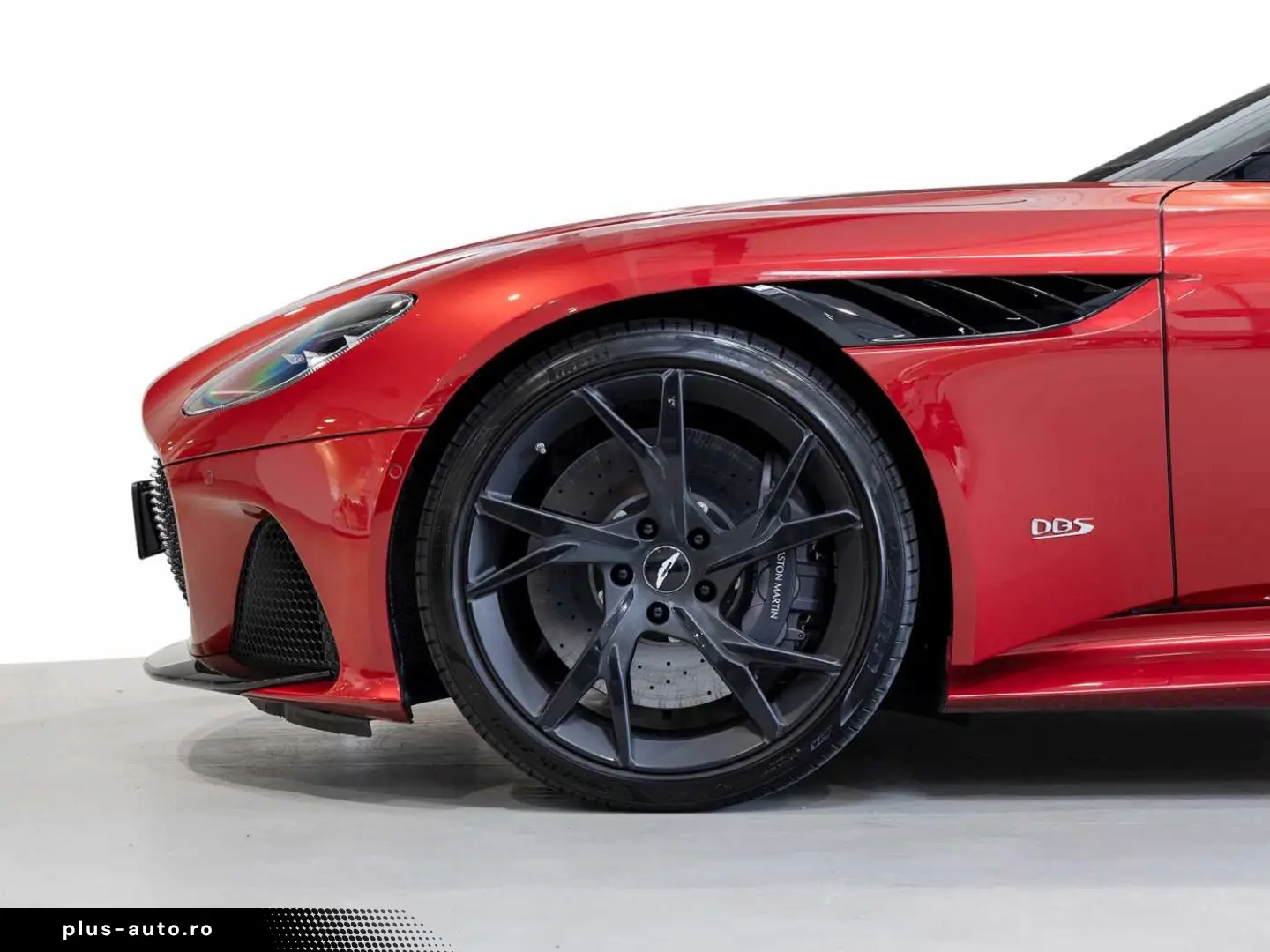 ASTON MARTIN DBS Superleggera Hyper Red