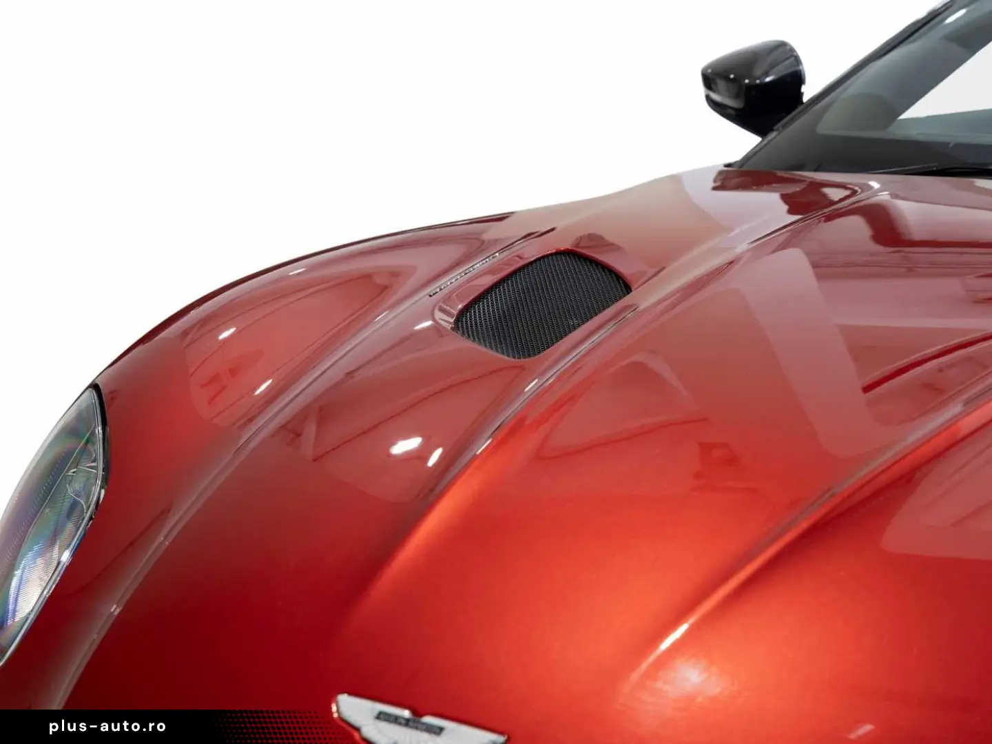 ASTON MARTIN DBS Superleggera Hyper Red