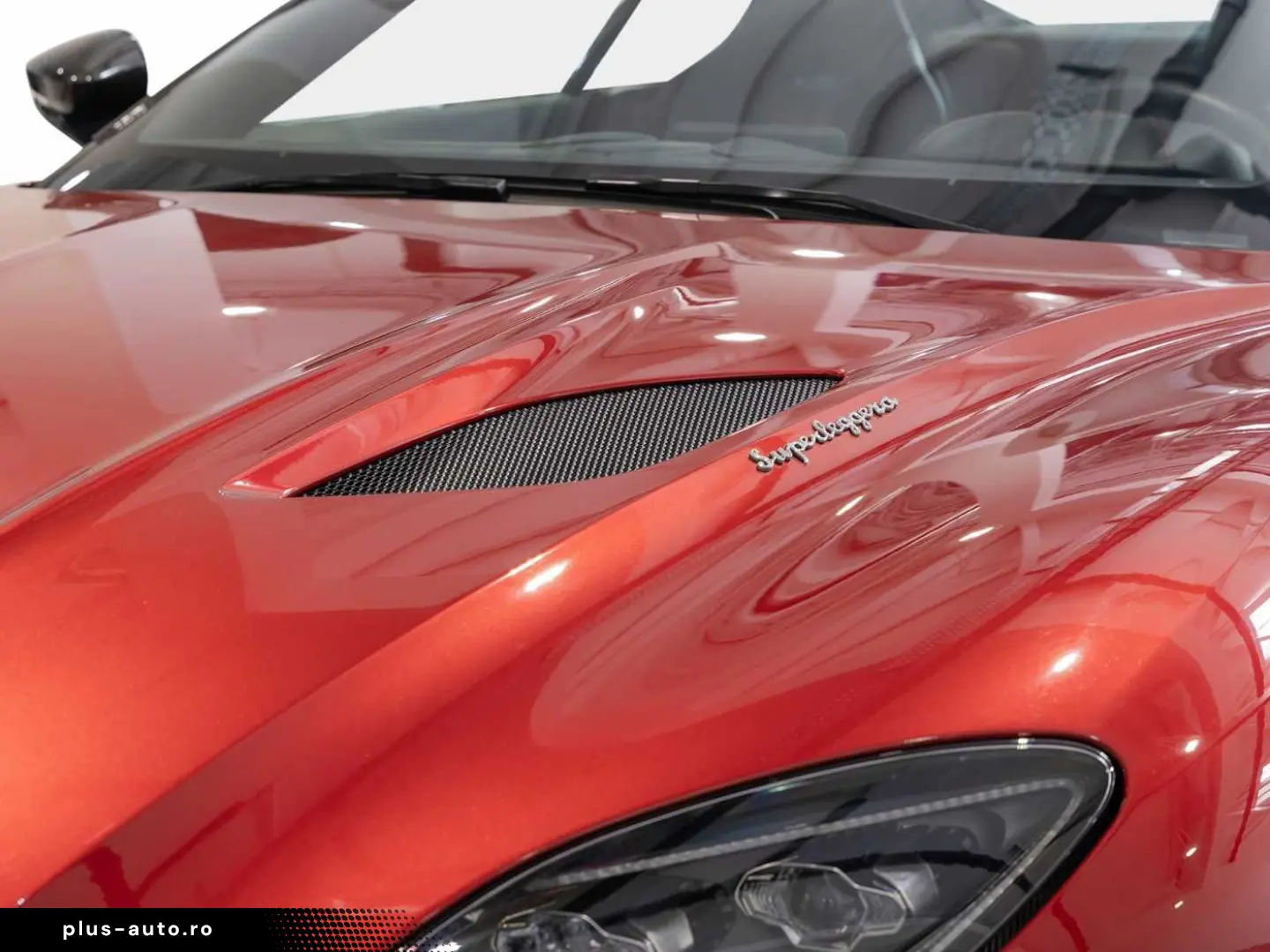 ASTON MARTIN DBS Superleggera Hyper Red