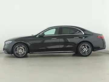 MERCEDES-BENZ E 200 AMG Adv Pano LED Navi