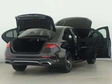 MERCEDES-BENZ E 200 AMG Adv Pano LED Navi
