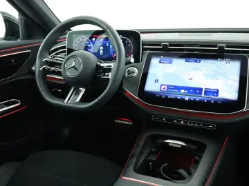 MERCEDES-BENZ E 200 AMG Adv Pano LED Navi