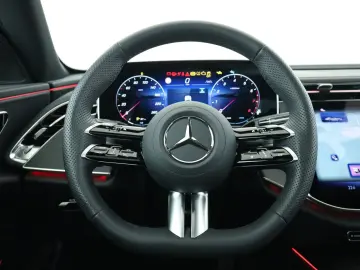 MERCEDES-BENZ E 200 AMG Adv Pano LED Navi