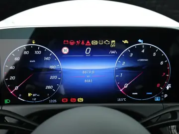 MERCEDES-BENZ E 200 AMG Adv Pano LED Navi