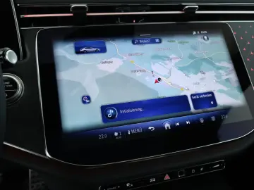 MERCEDES-BENZ E 200 AMG Adv Pano LED Navi
