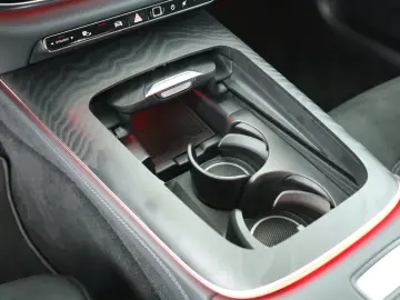 MERCEDES-BENZ E 200 AMG Adv Pano LED Navi