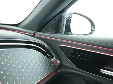 MERCEDES-BENZ E 200 AMG Adv Pano LED Navi
