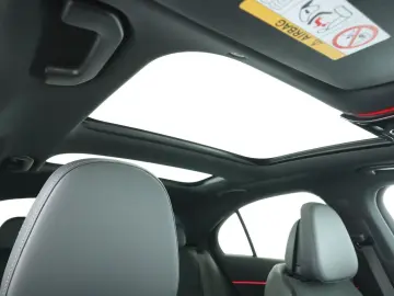 MERCEDES-BENZ E 200 AMG Adv Pano LED Navi