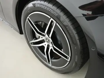 MERCEDES-BENZ E 200 AMG Adv Pano LED Navi