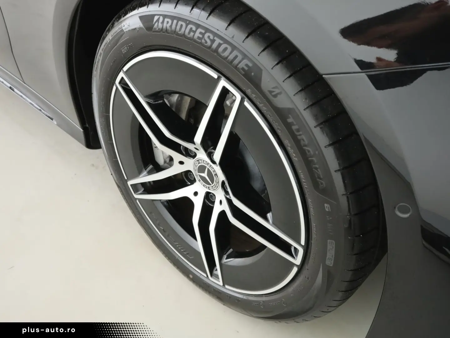 MERCEDES-BENZ E 200 AMG Adv Pano LED Navi