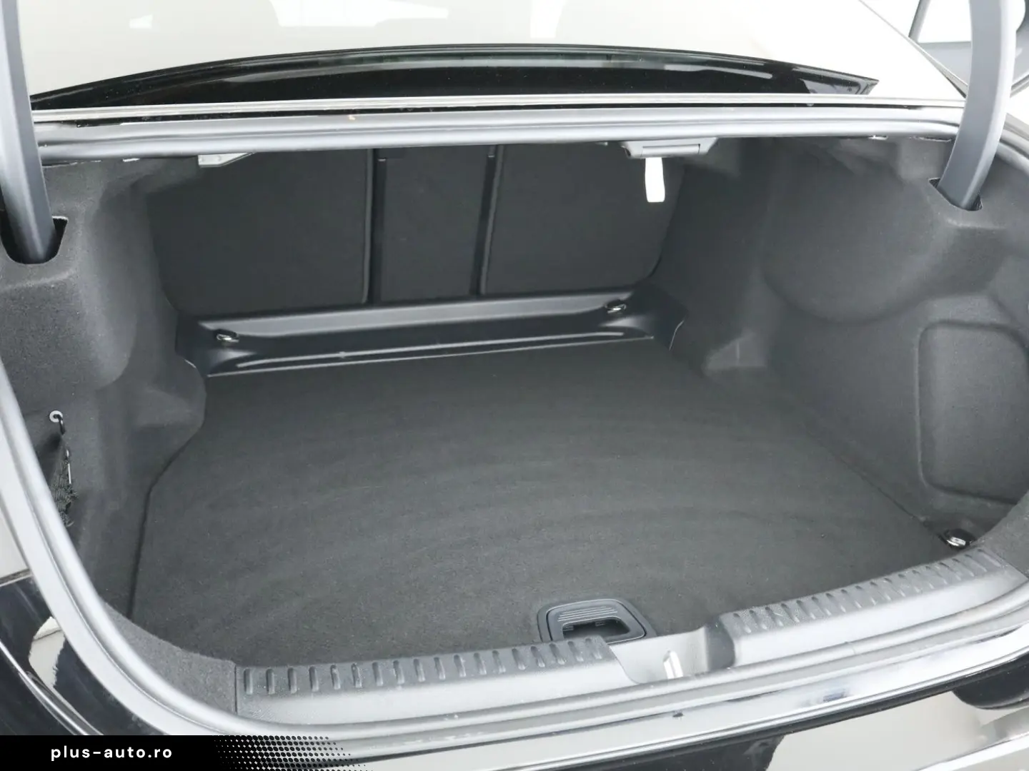 MERCEDES-BENZ E 200 AMG Adv Pano LED Navi