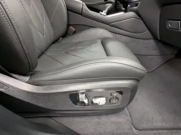 BMW XM 50e XM 50e AHK Driv Prof. HK Sound Massage