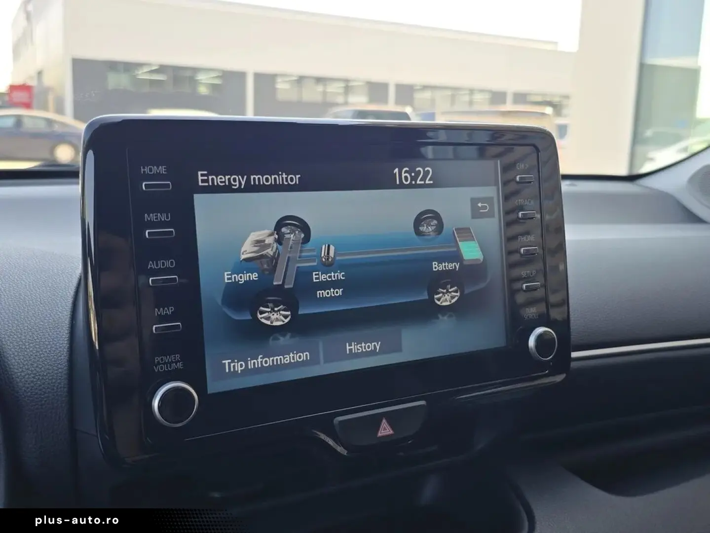 Toyota Yaris Hybrid - Business
