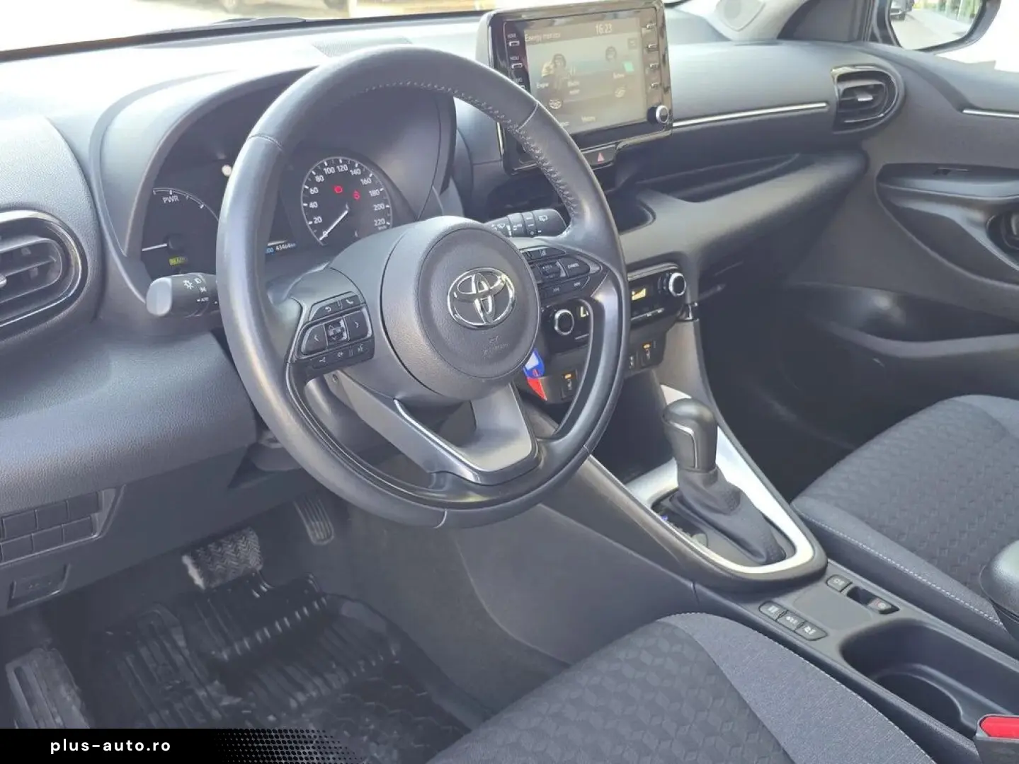 Toyota Yaris Hybrid - Business