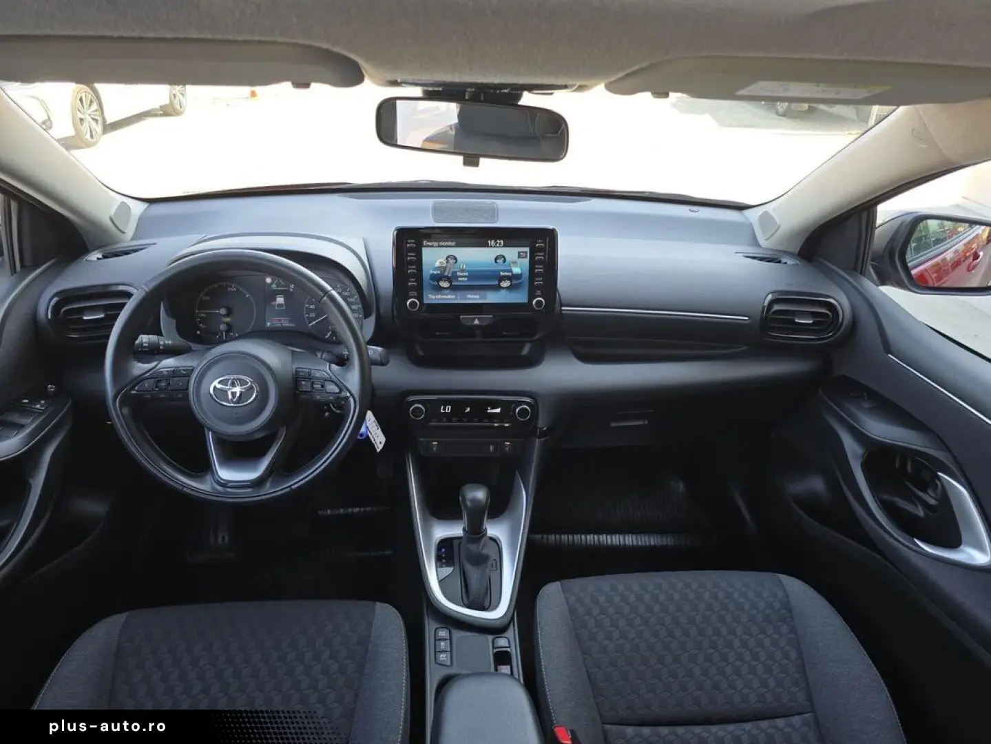 Toyota Yaris Hybrid - Business