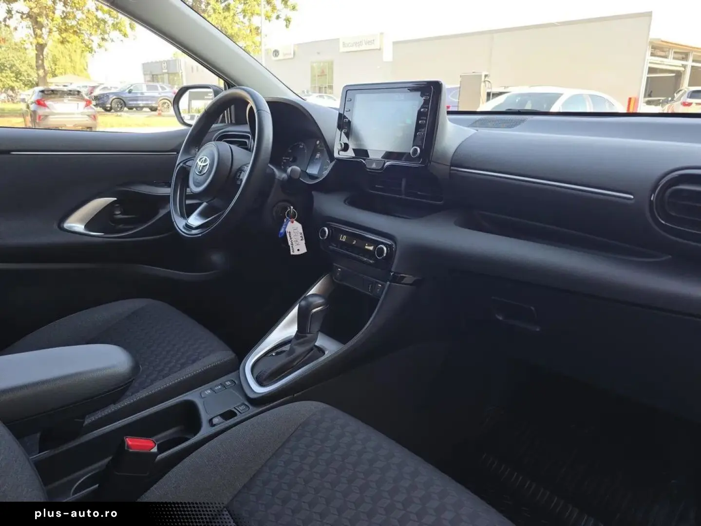 Toyota Yaris Hybrid - Business