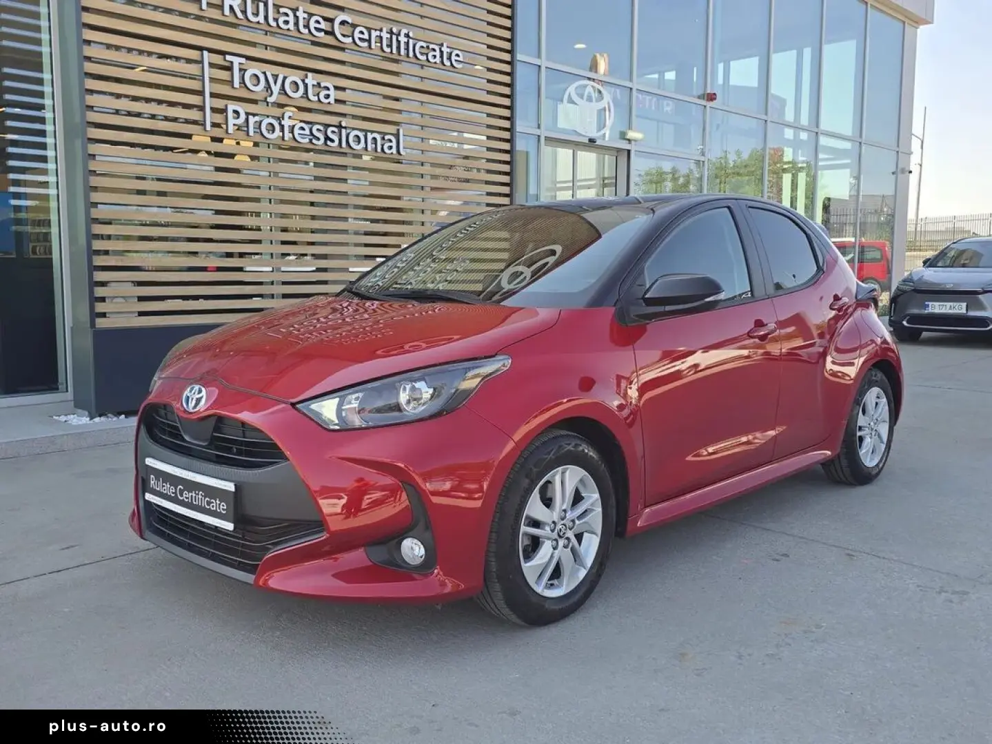 Toyota Yaris Hybrid - Business