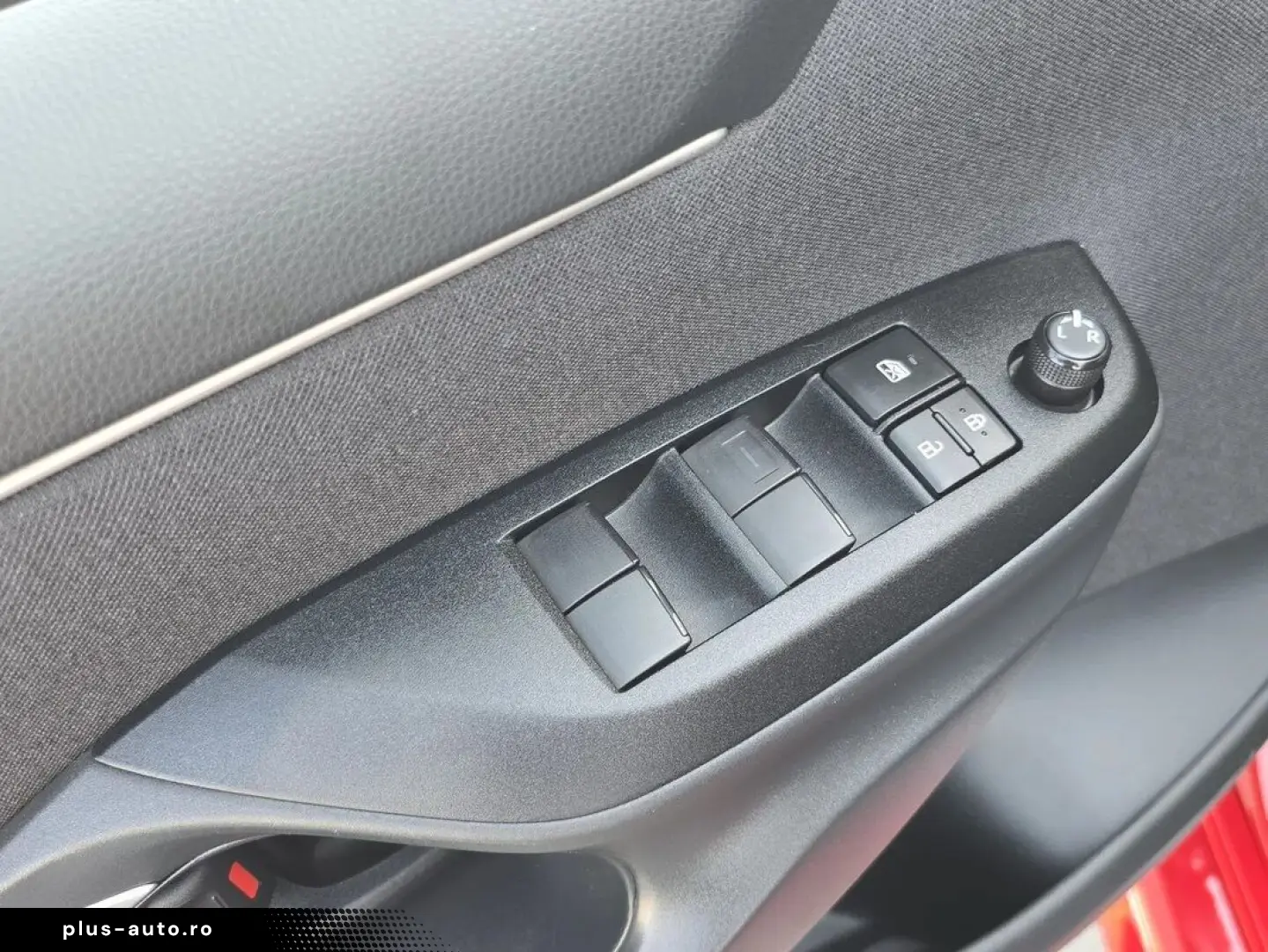 Toyota Yaris Hybrid - Business