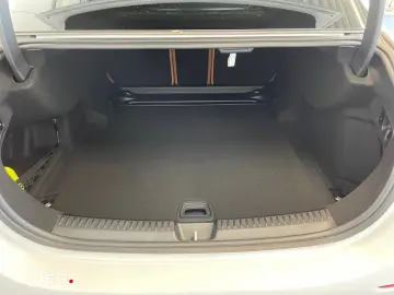 Mercedes-Benz E 220d Superscreen Burmester Ventilation