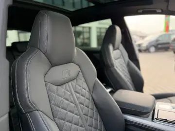 Audi Q8 TDI  STANDHEIZUNG AHK PANO HUD B&O