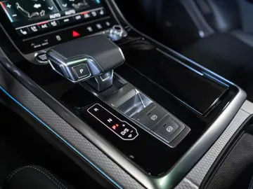 Audi Q8 50 TDI quattro S-Line AHK PANO STHZ B&O GV5