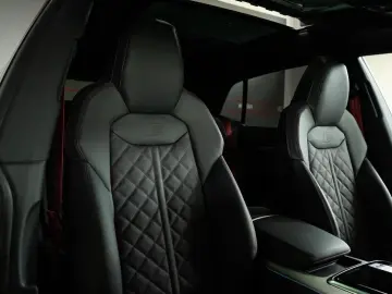 Audi Q8 50 TDI quattro S-line AHK B&O HUD PANO STHZ