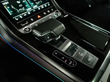 Audi Q8 50 TDI quattro S-line AHK B&O HUD PANO STHZ