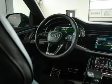 Audi Q8 50 TDI quattro S-line AHK B&O HUD PANO STHZ