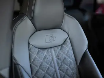 Audi Q8 50 TDI quattro S-Line AHK LHZ PANO B&O STHZ