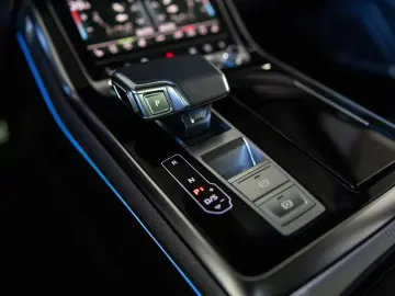 Audi Q8 50 TDI quattro S-Line AHK LHZ PANO B&O STHZ