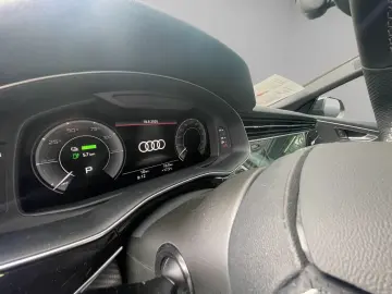 Audi Q8 SUV TFSI e qu. 360 kW AHK HuD Pano B&O Matrix