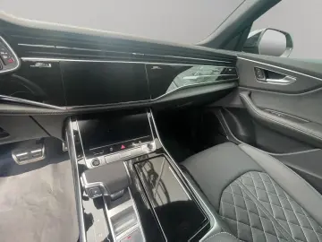 Audi Q8 SUV TFSI e qu. 360 kW AHK HuD Pano B&O Matrix