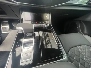 Audi Q8 SUV TFSI e qu. 360 kW AHK HuD Pano B&O Matrix