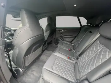 Audi Q8 SUV TFSI e qu. 360 kW AHK HuD Pano B&O Matrix